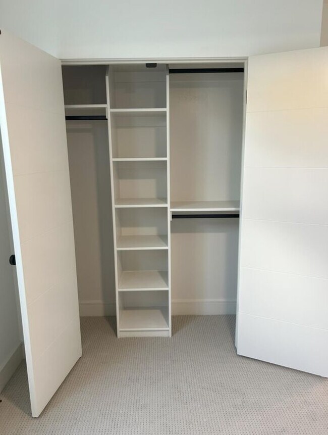 Building Photo - 288 E Center St