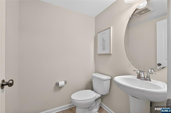 Building Photo - 117 Truman Dr