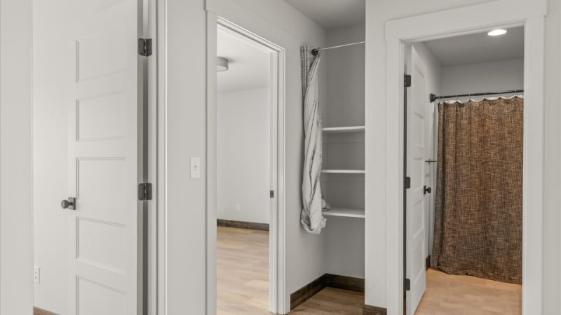 Building Photo - 1010 E 7th St