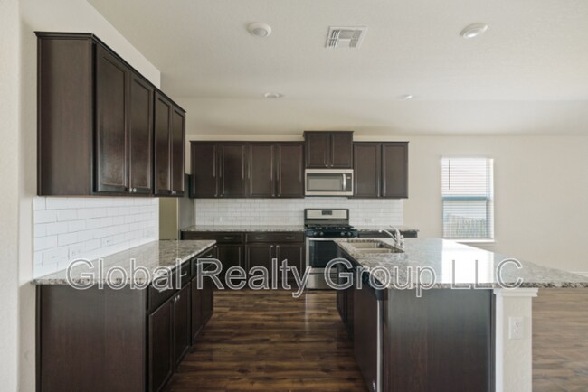 Building Photo - 213 Gravel Gray