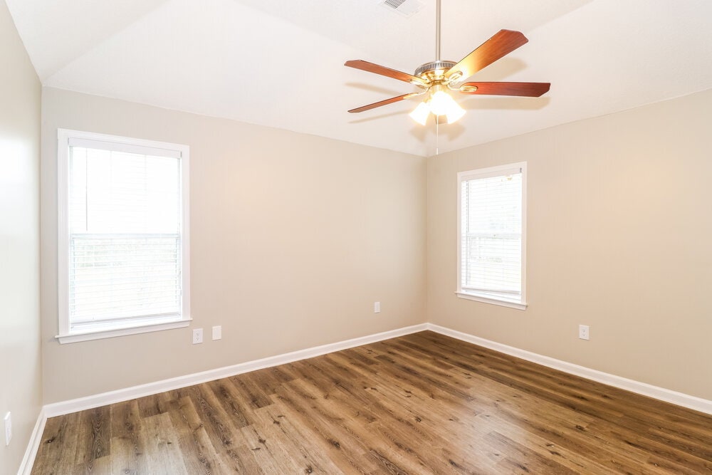 Building Photo - 3915 Woodland Dr