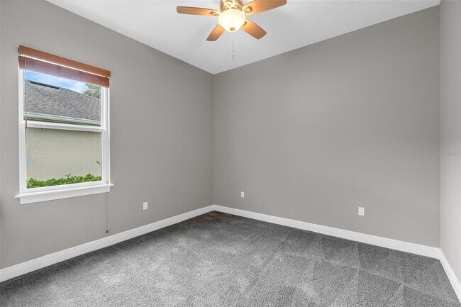 Building Photo - 903 Victoria Hills Dr S