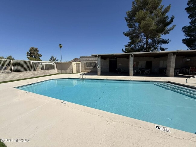Building Photo - 2640 S Cottonwood Ln
