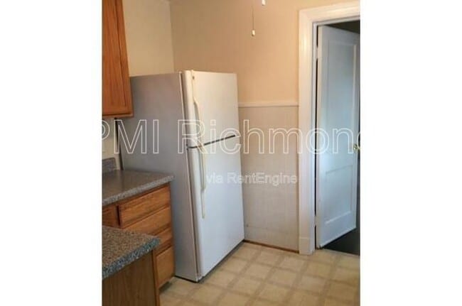 Building Photo - 2705 Dellrose Ave