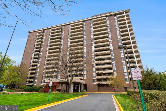 Building Photo - 1800 Old Meadow Rd
