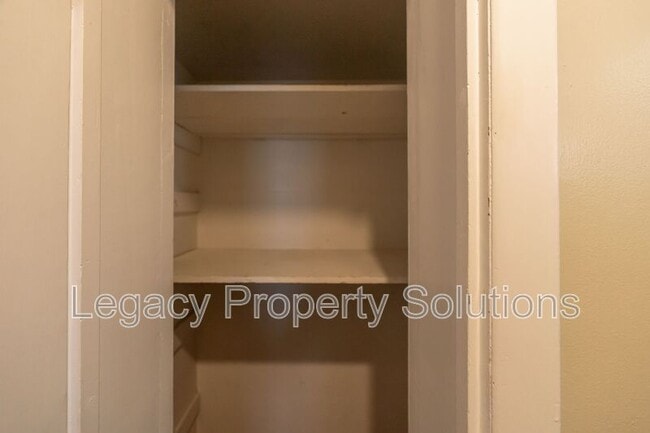 Building Photo - 612 N 19th St