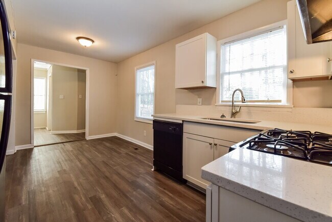 Building Photo - 842 Bonneville Terrace NW