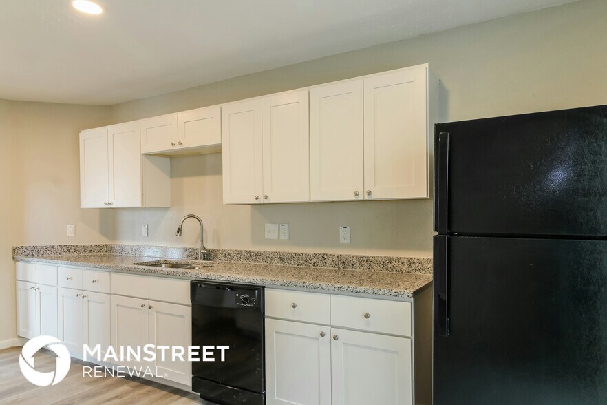 Building Photo - 12418 Meadow Briar Dr