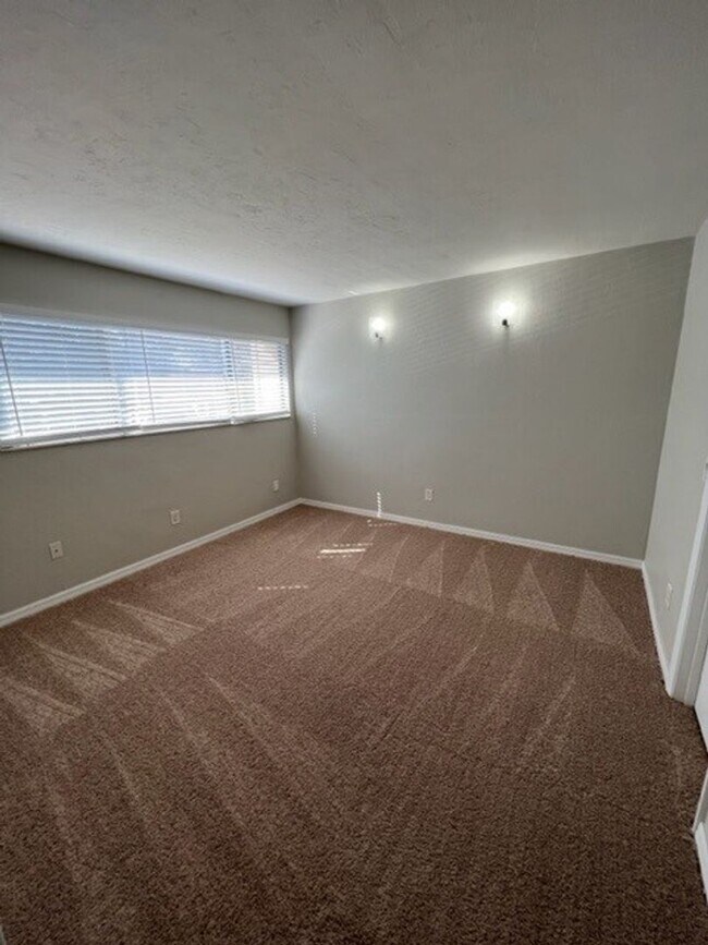Building Photo - C2508-C15 Grantwood