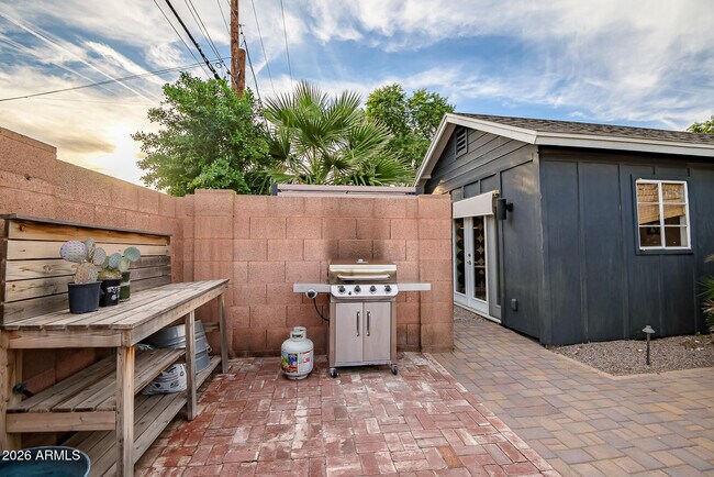 Building Photo - 7243 E Virginia Ave