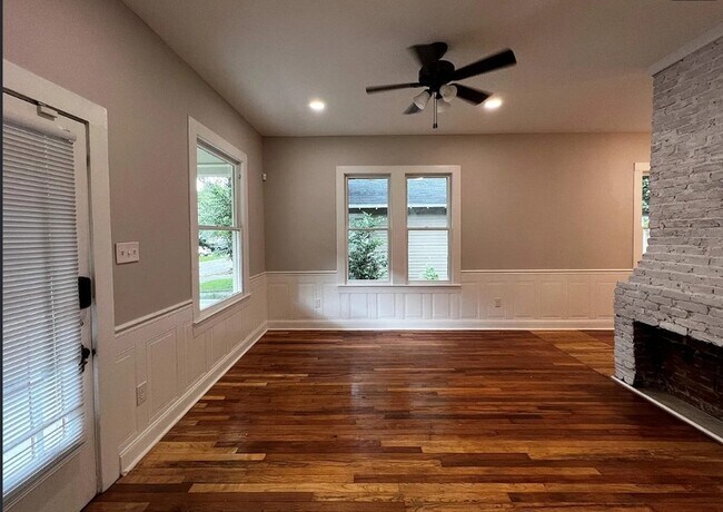 Building Photo - 209 S Fulton St