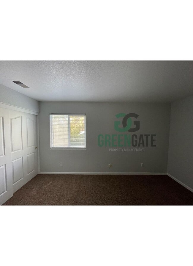 Building Photo - Two story 4 bedroom, 2.5 bath home in Stoc...