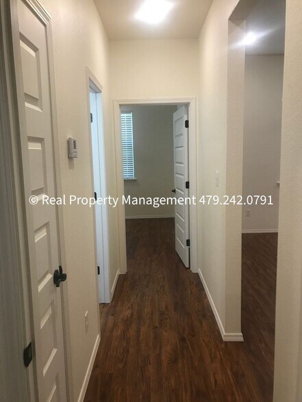 Building Photo - 101 Countryside Wy