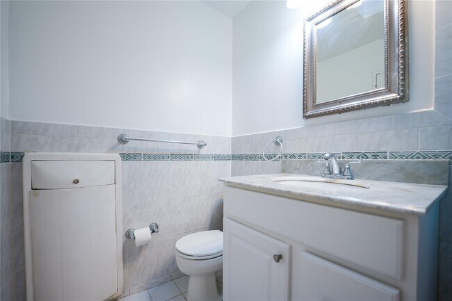 Building Photo - 1405 Burke Ave
