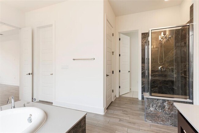 Building Photo - 12905 Padua Dr