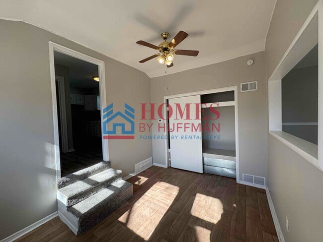 Building Photo - Three Bedroom House | Fenced Yard | Norths...