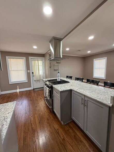 Building Photo - 15 Howard Ave