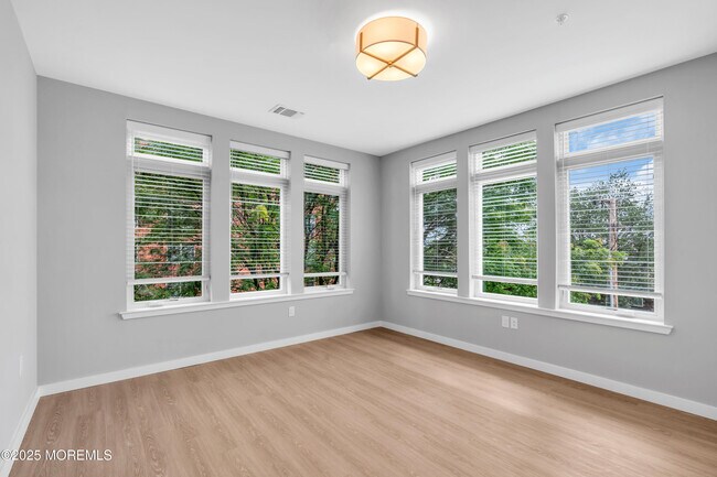 Building Photo - 120 Monmouth St
