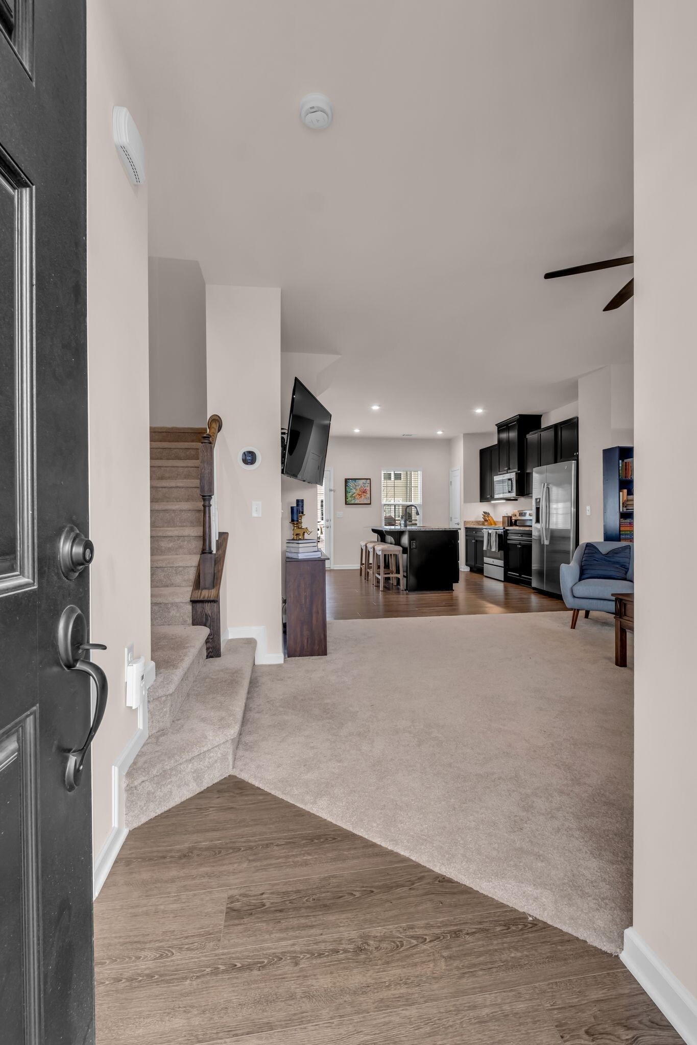 PROPERTY DOES NOT COME FURNISHED - 420 Park Ave