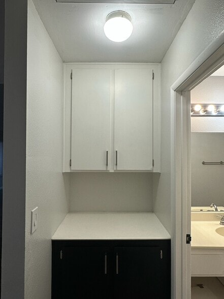 Building Photo - 7135 Shadow Crest Dr