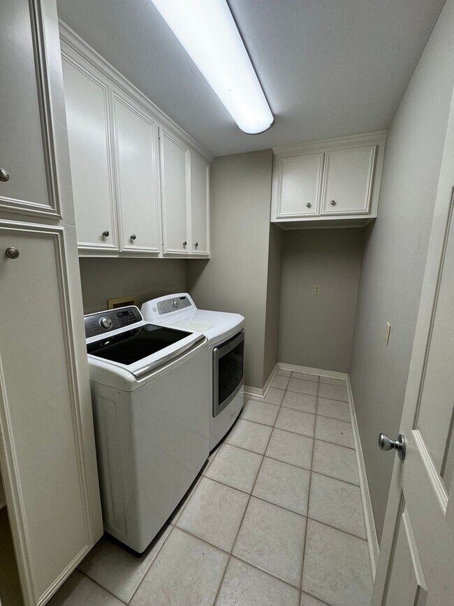 Building Photo - Gorgeous South Shreveport 3 Bedroom