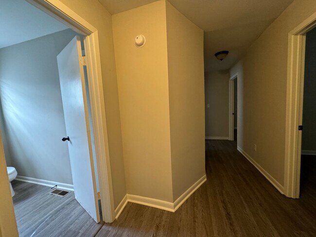 Building Photo - Excellent Location!  3 Bed 2.5 Bath Townhouse!