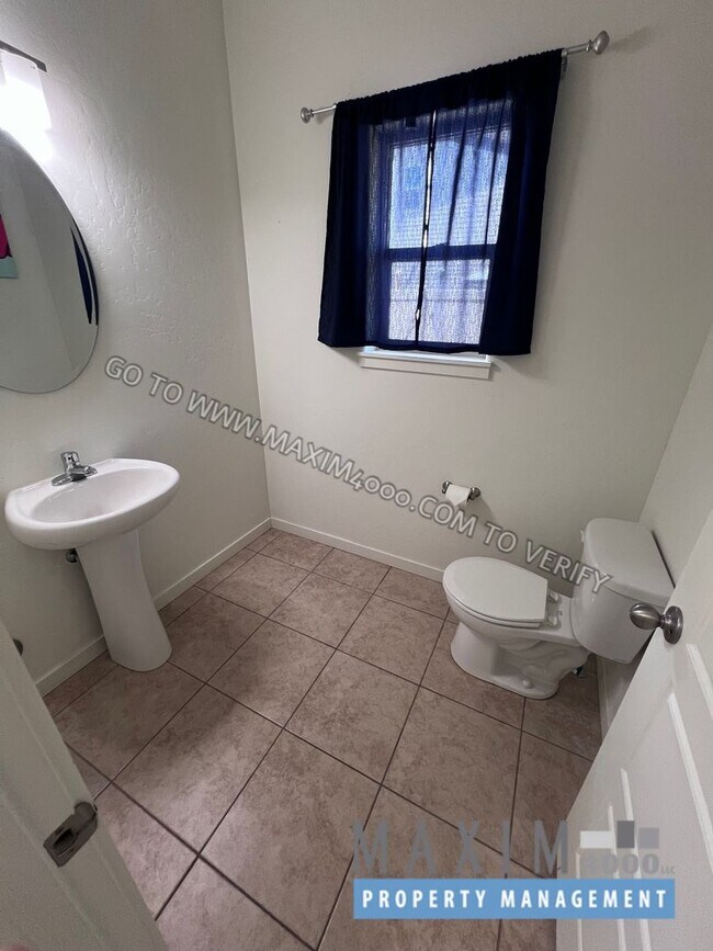 Building Photo - 389 White River Dr