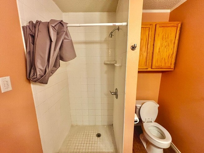 Building Photo - Pre-leasing for early July move in!