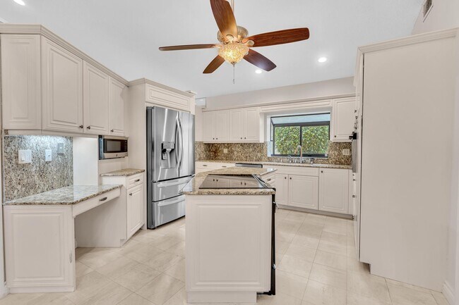 Building Photo - 22595 Esplanada Cir