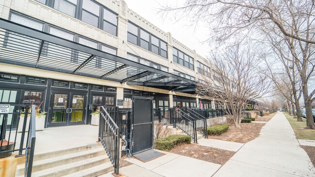 Building Photo - 1150 W 15th St