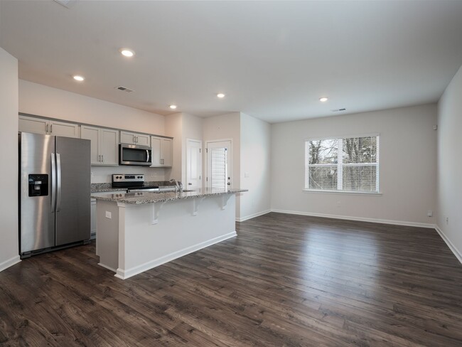 Building Photo - 3 Bed 2.5 Bath Townhome, END UNIT WITH PRIVATE BACKYARD! $500 OFF FIRST FULL MONTH RENT