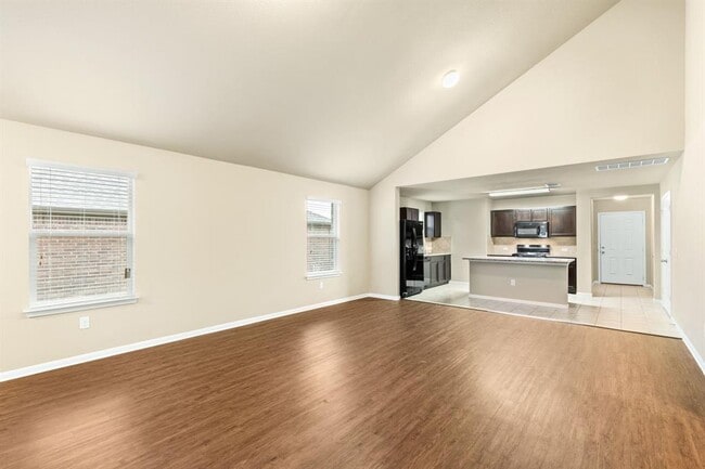 Building Photo - 609 Topaz Ln