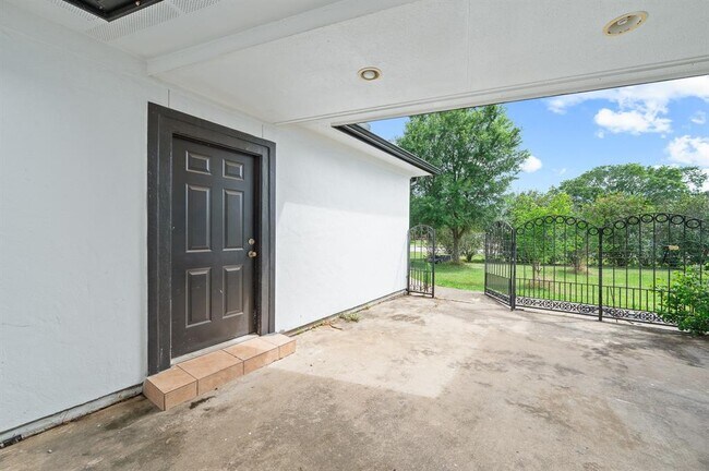 Building Photo - 13819 Lakeview Meadow Dr