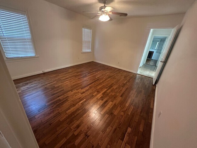 Building Photo - Bluebonnet Circle Charmer