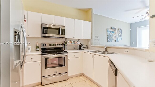 Building Photo - 14960 SW 9th Ln