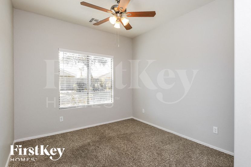 Building Photo - 39226 N Luke Cir