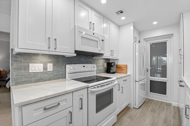Building Photo - 3100 S Ocean Blvd