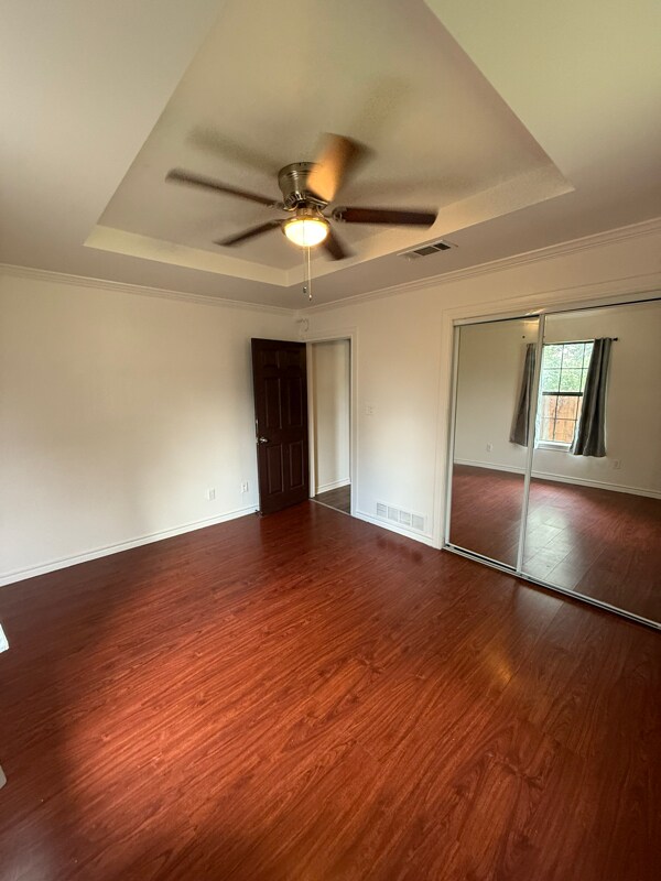 Building Photo - 727 Circle Dr