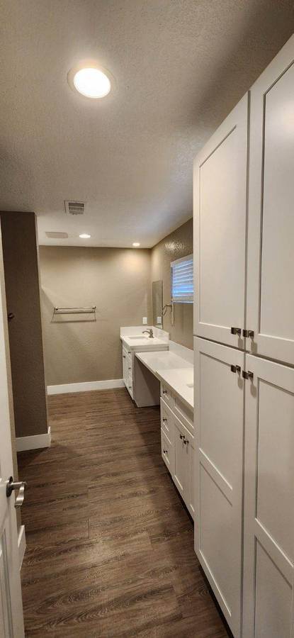 Primary Suite - Bath - 1324 La Honda Dr