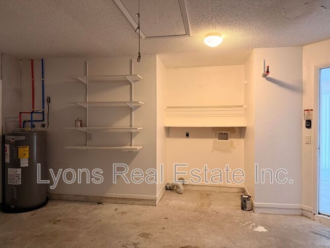 Building Photo - 25043 Palisade Rd