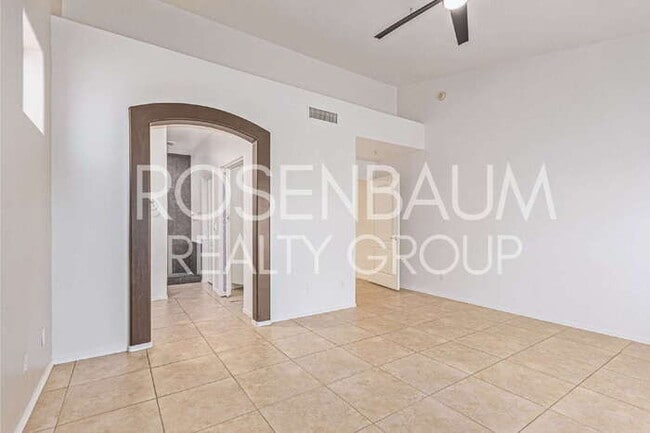 Building Photo - Gorgeous 3-bedrooms, 2-baths home in the d...
