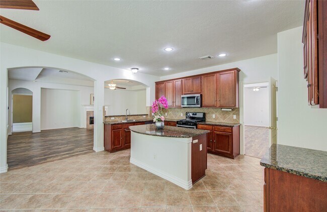 Building Photo - 7814 Heron Lakes Dr