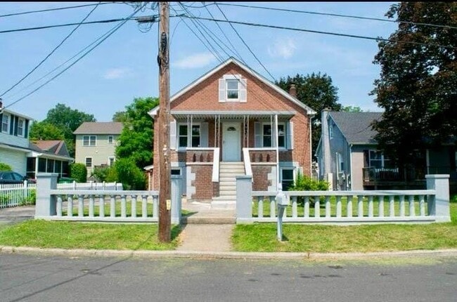 Building Photo - 33 Mead Ave