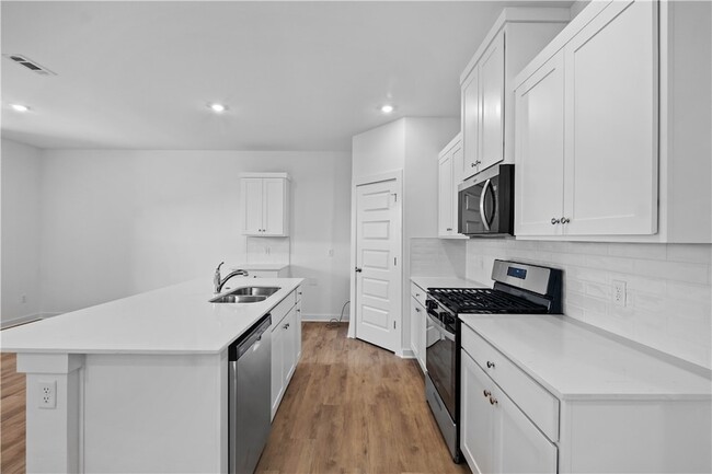 Building Photo - 4670 W Aurora St