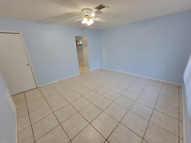 Building Photo - 4846 Royal Palm Ave