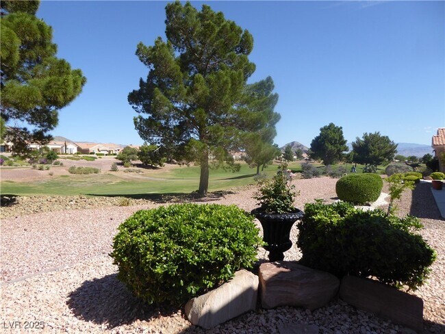 Building Photo - 2545 Youngdale Dr