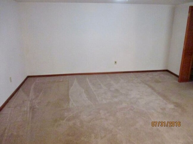 Building Photo - Darling 4 Bed 2 Bath Ranch in Olathe-Comin...