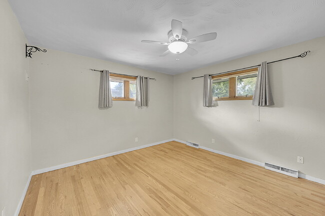 Building Photo - $3,195.00 - 3 Bedrooms, 2 Bathrooms Single...