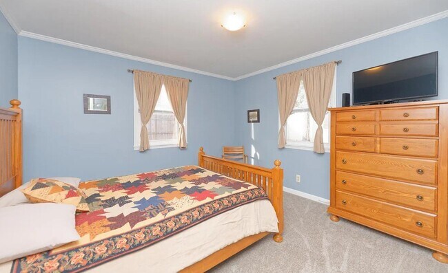 Building Photo - 1073 Outer Dr