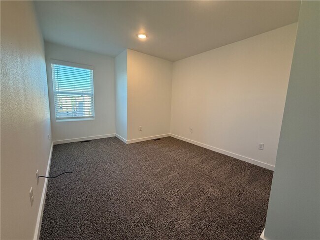 Building Photo - 831 States Ave